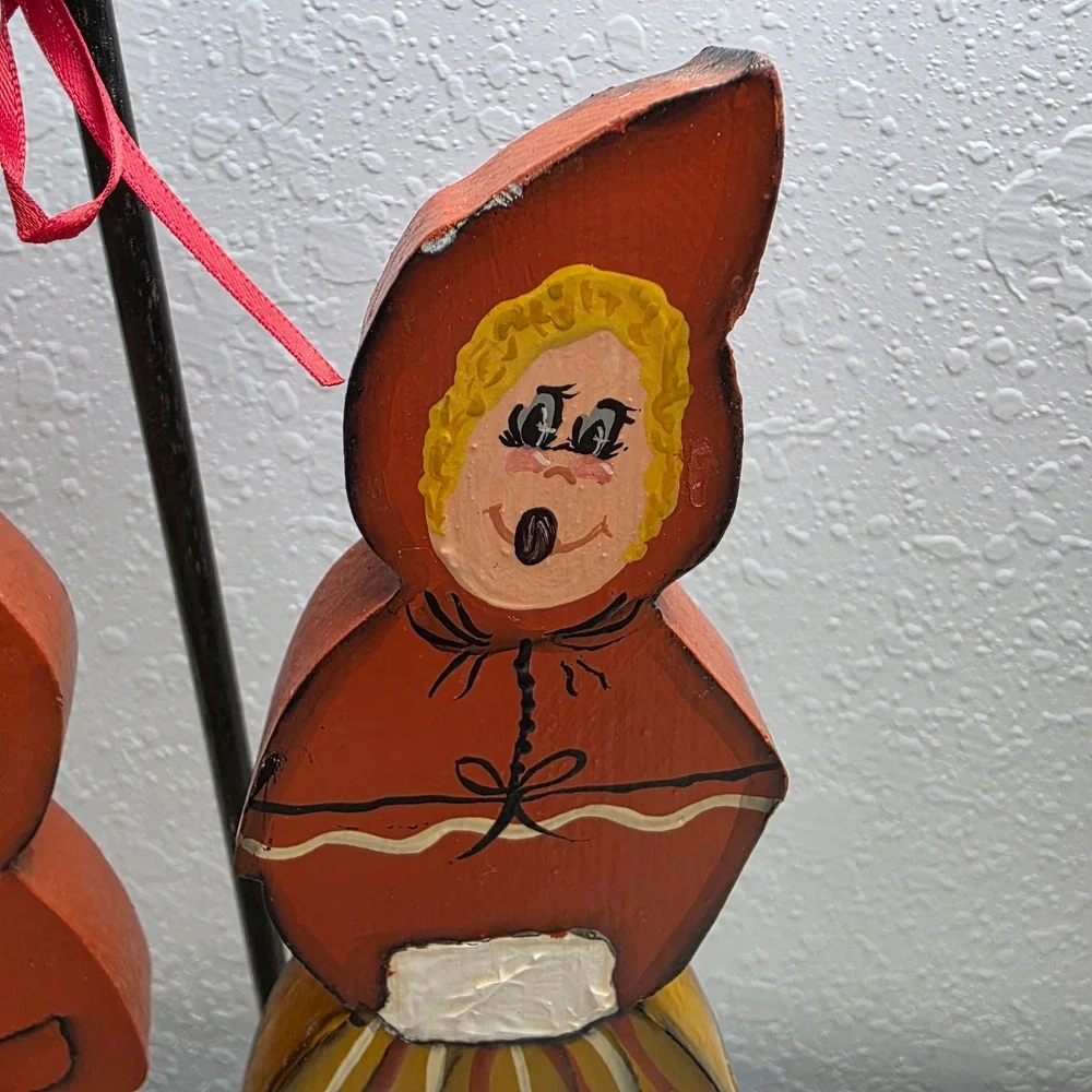 CLEARANCE 💲6️Vintage 70s Hand Painted Wood Christmas Carolers‎ Lantern Folk Art